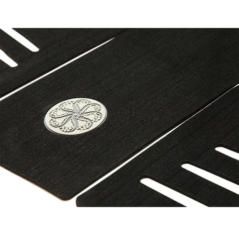 FRONT DECK III - SCRUB TECH™ TRACTION PAD - BLACK